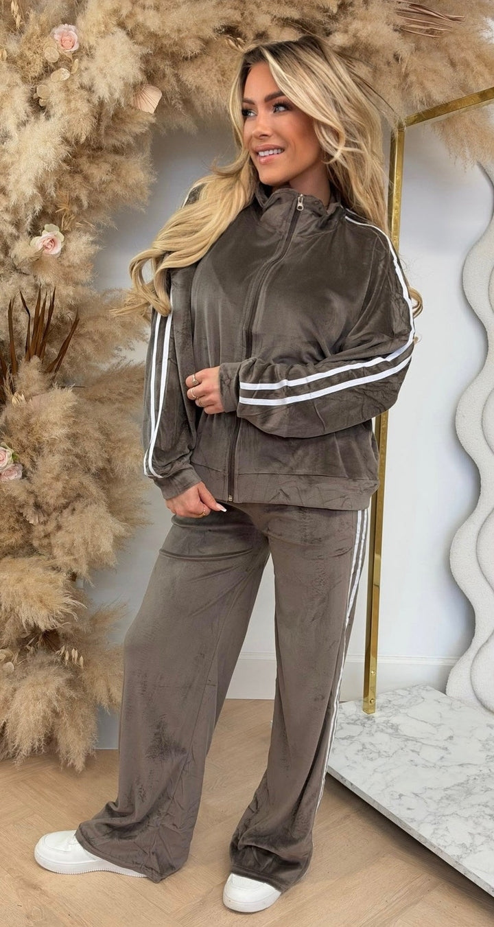 Taupe velour tracksuit with white side stripes, zip jacket and straight-leg trousers, front view