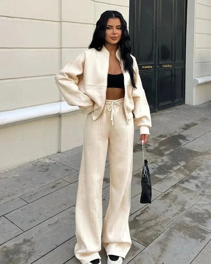 Beige oversized zip-up tracksuit, worn outdoors