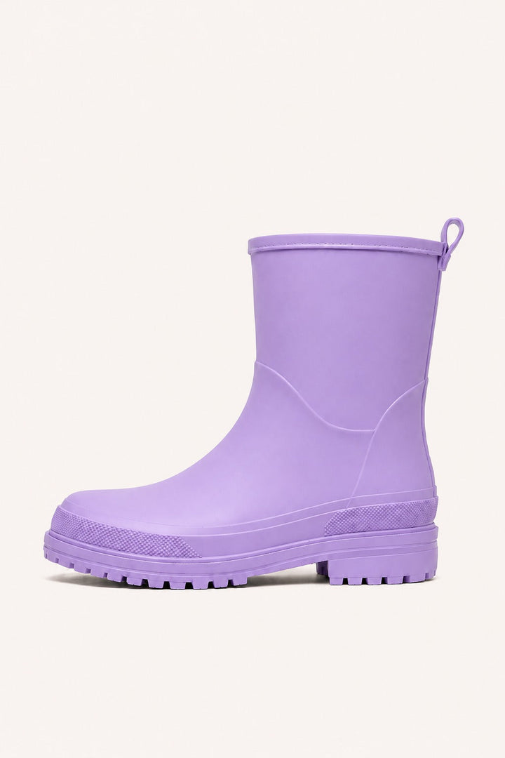 Short matte wellies in lilac, product photo, side view