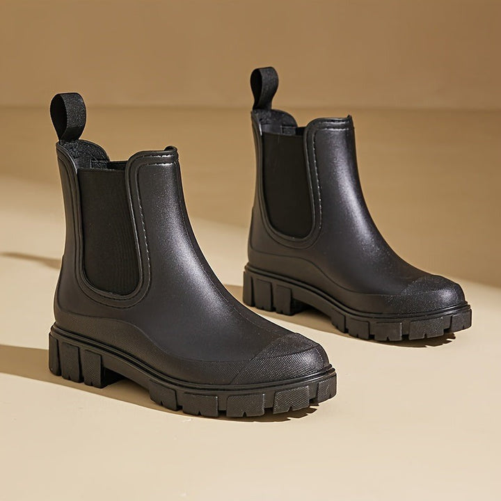 Chelsea wellies with toe cap in black, product photo