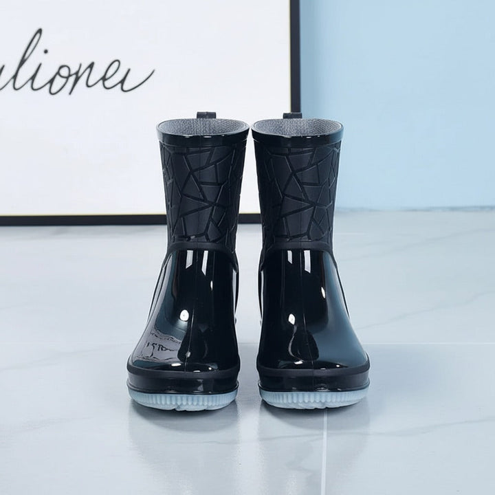 Glossy patterned wellies in black, front view